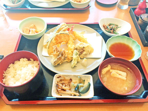 「庭の湯」にて、天ぷら定食